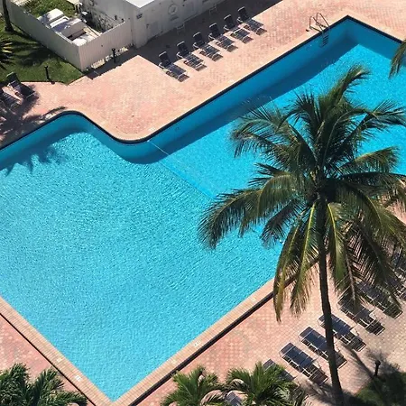 Oceanfront Miami Beach Studio 925